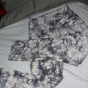 Two pair of Lululemon high rise chop leggings 23 inch size 4